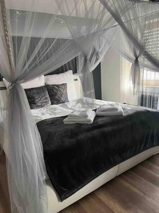 Ferienwohnung Outletcity Metzingen 메칭엔 외부 사진