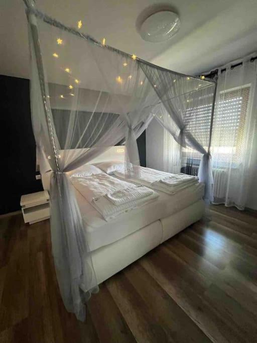 Ferienwohnung Outletcity Metzingen 메칭엔 외부 사진